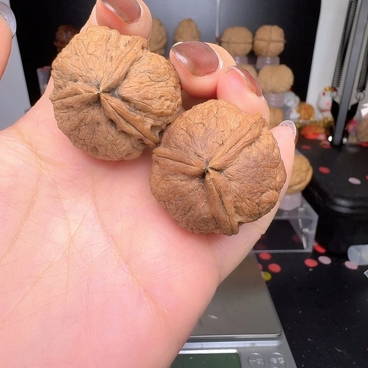 R***雷吊坠文玩核桃双色三棱