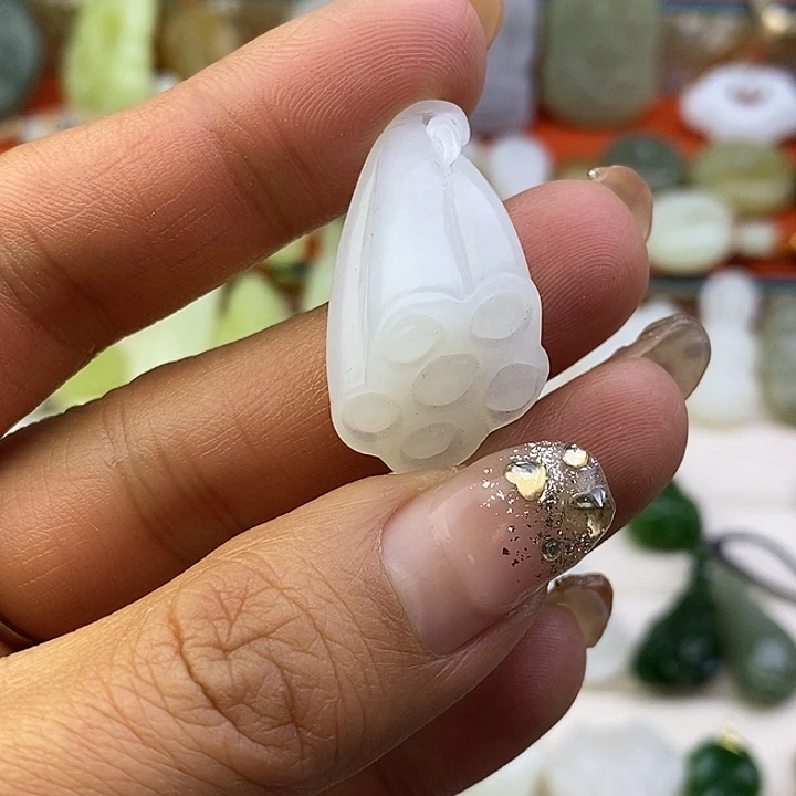 和田玉未镶嵌颈饰白玉莲蓬吊坠