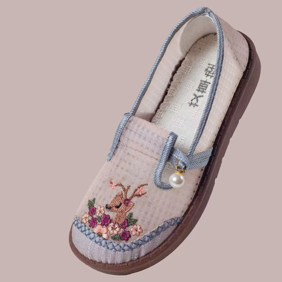 鞋子女百搭新款春季民族风绣花鞋老北京布鞋女汉服鞋妈妈休闲鞋