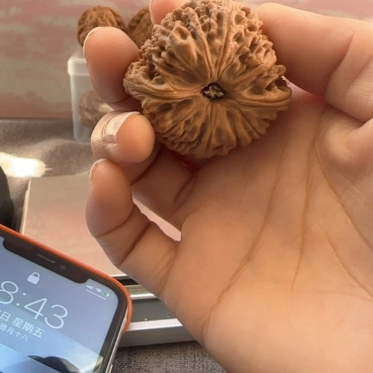 文玩核桃吊坠每****。核桃