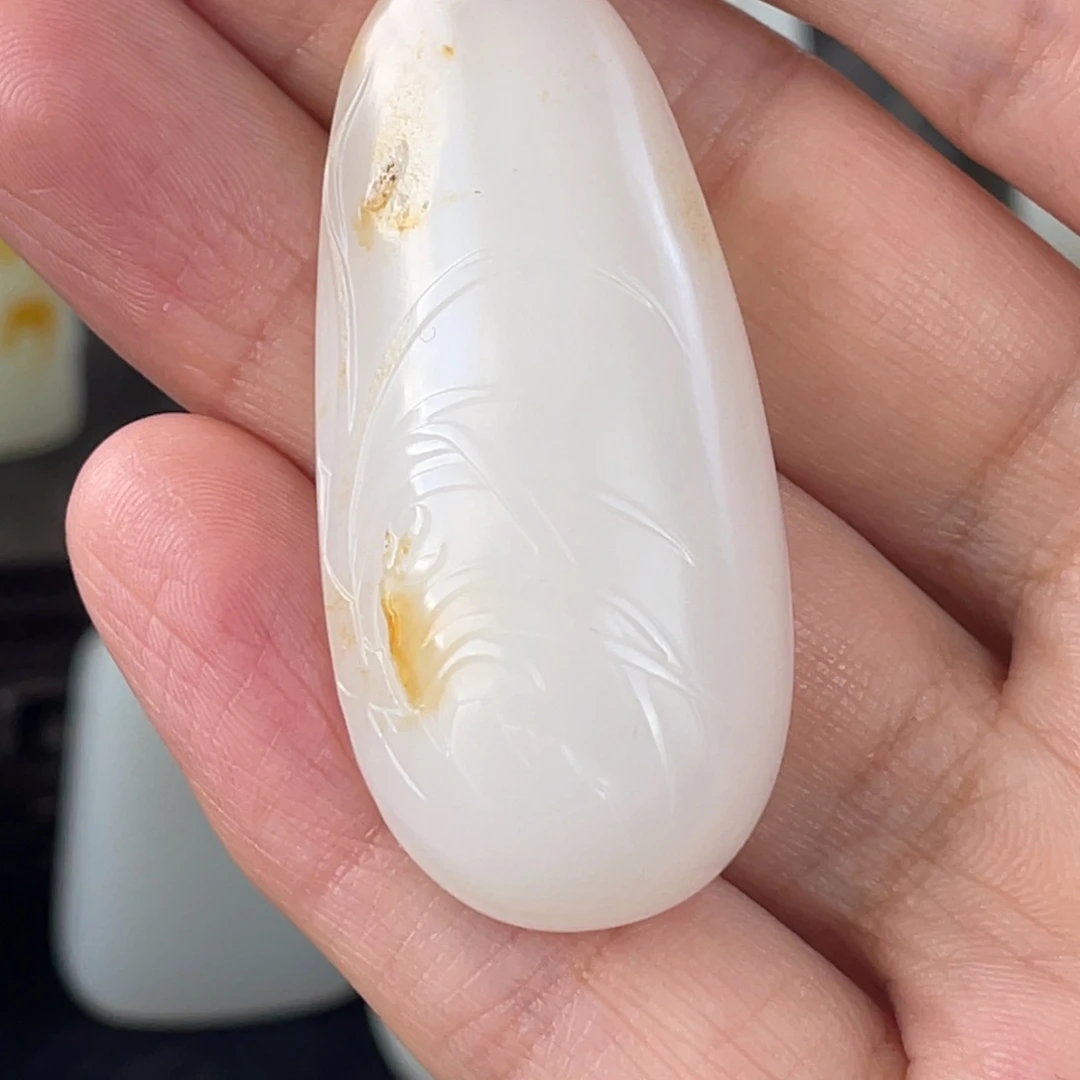 家***妮和田玉未镶嵌颈饰