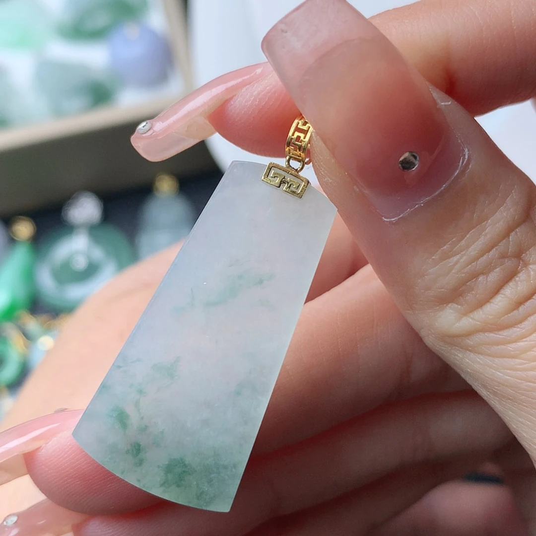 【闪购商品】翡翠18K金镶嵌吊坠(赠链)