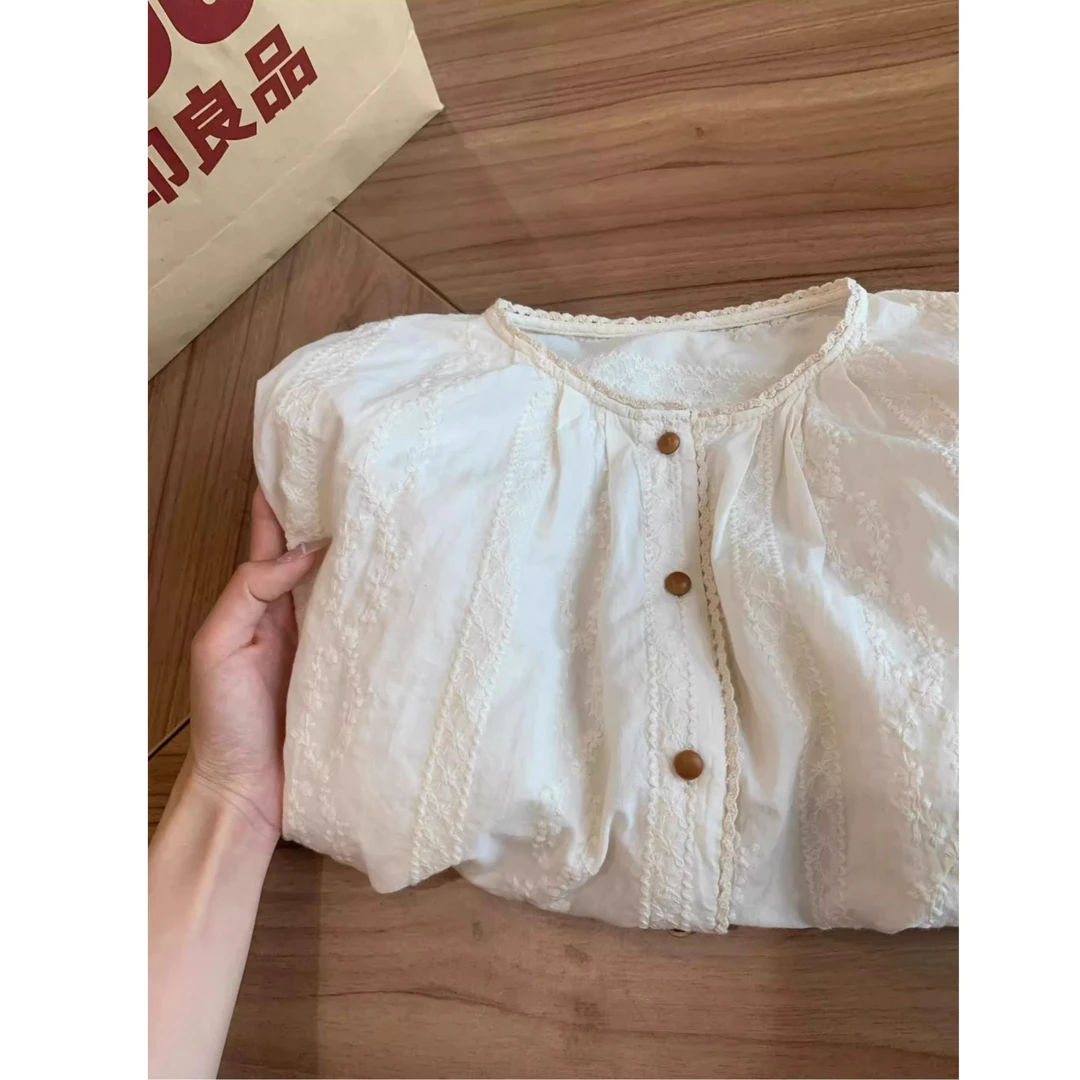 今年流行漂亮刺绣短袖衬衫女夏季薄款轻奢高级感杏色衬衣法式上衣