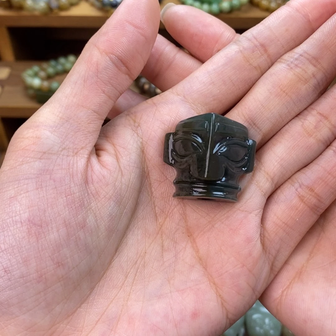 y***9和田玉未镶嵌颈饰