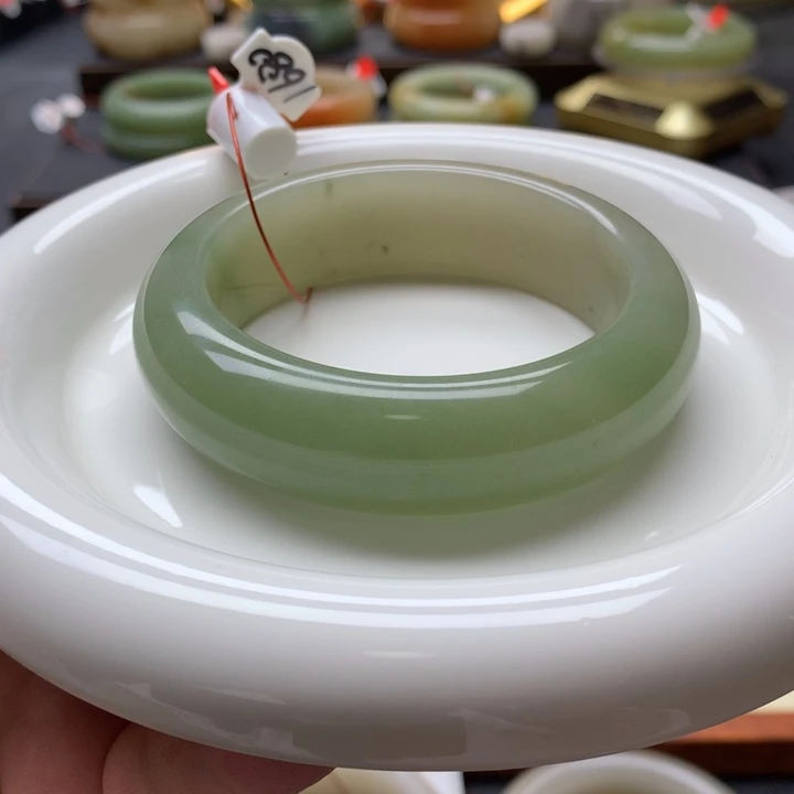 未镶嵌手镯石英岩玉