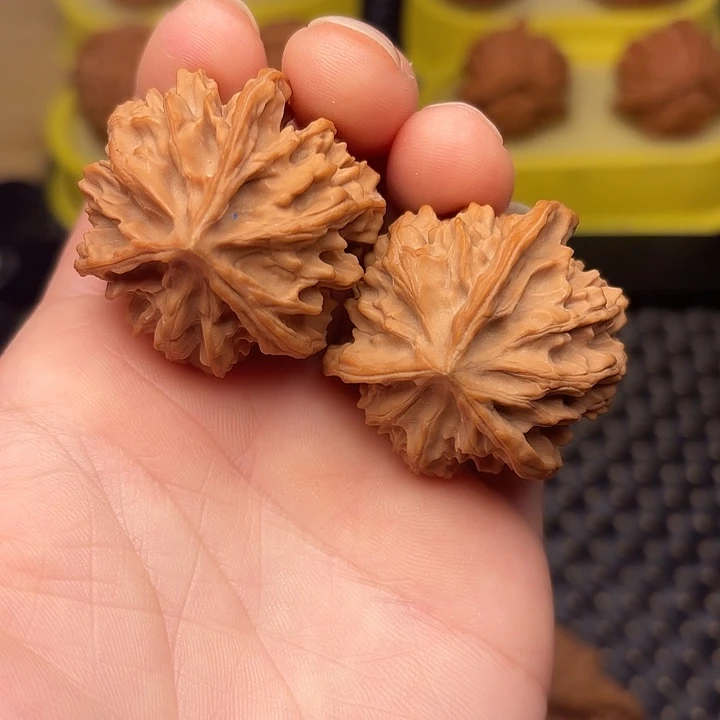 文玩核桃吊坠37凹的三棱