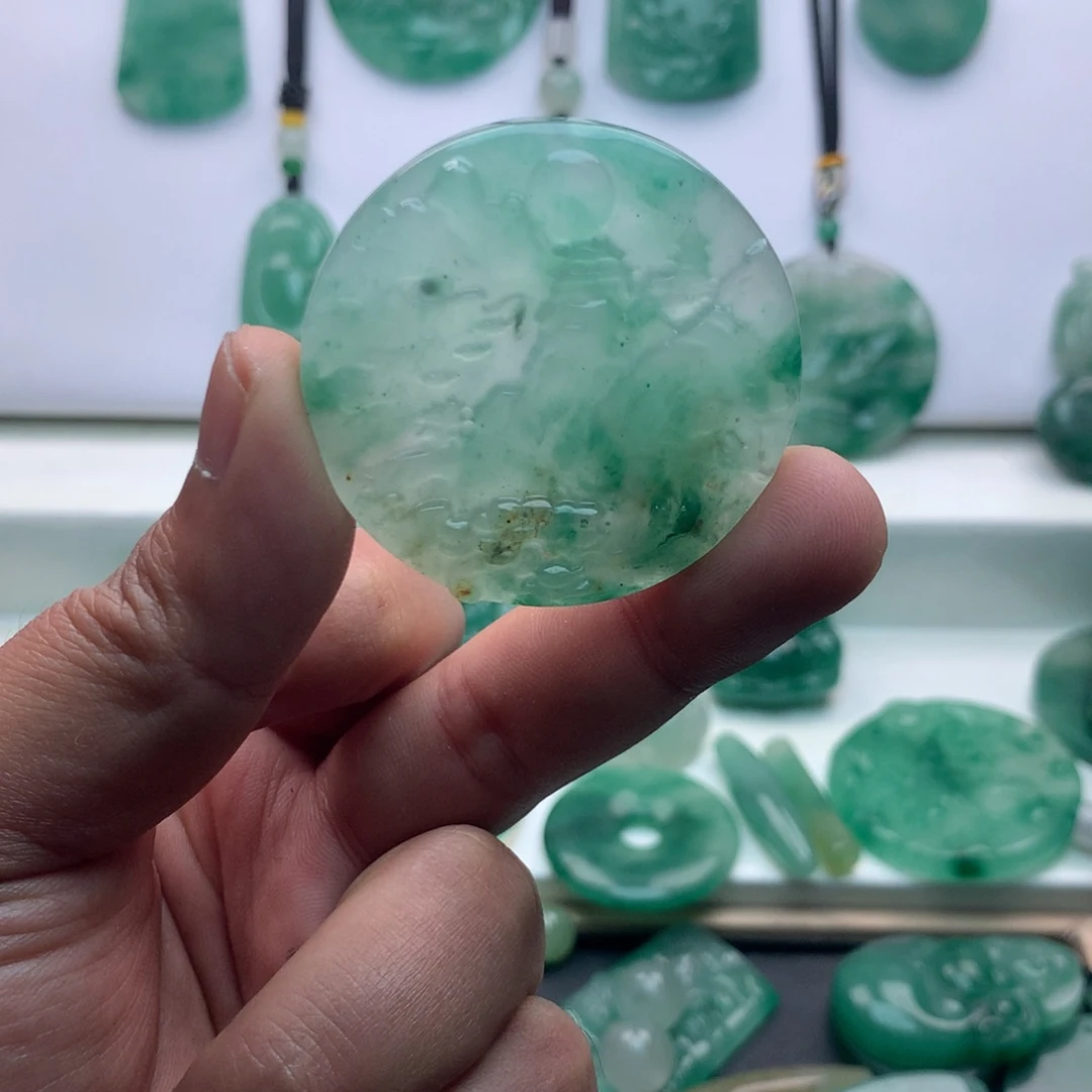 石英质玉（非洲翠）未镶嵌颈饰