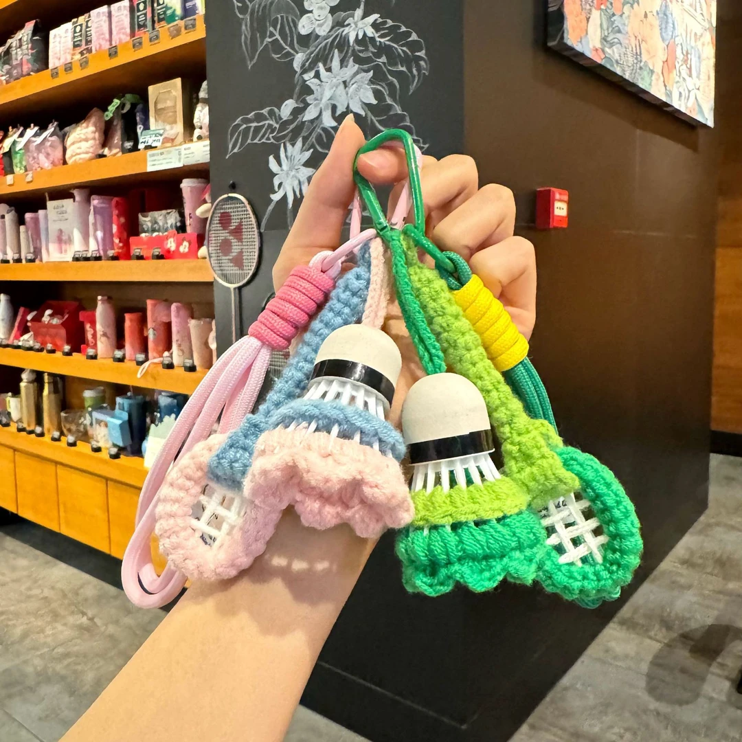 网红爆款羽毛球球拍钥匙扣挂件手工毛线钩织成品包包挂件送礼挂饰