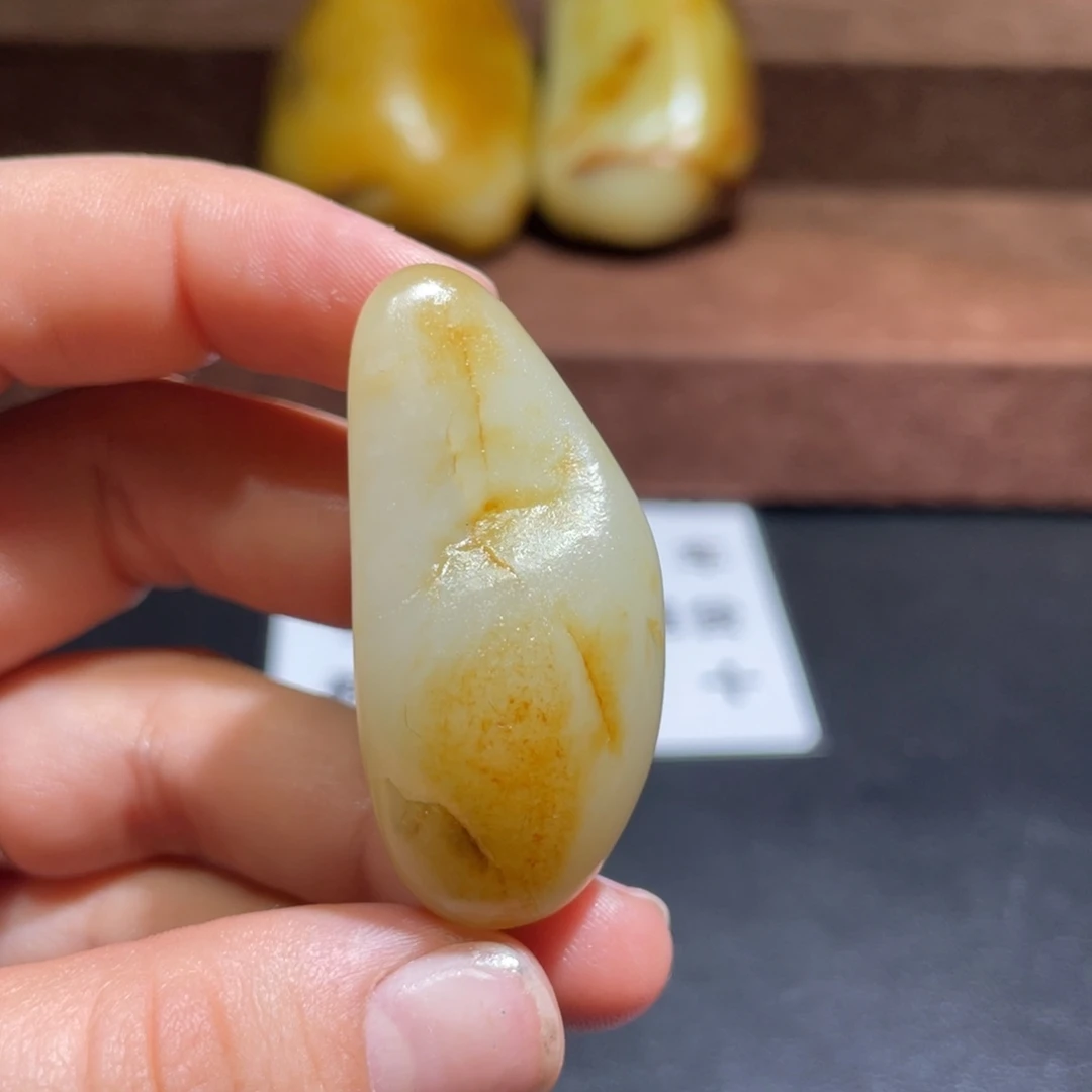 和田玉未镶嵌把件