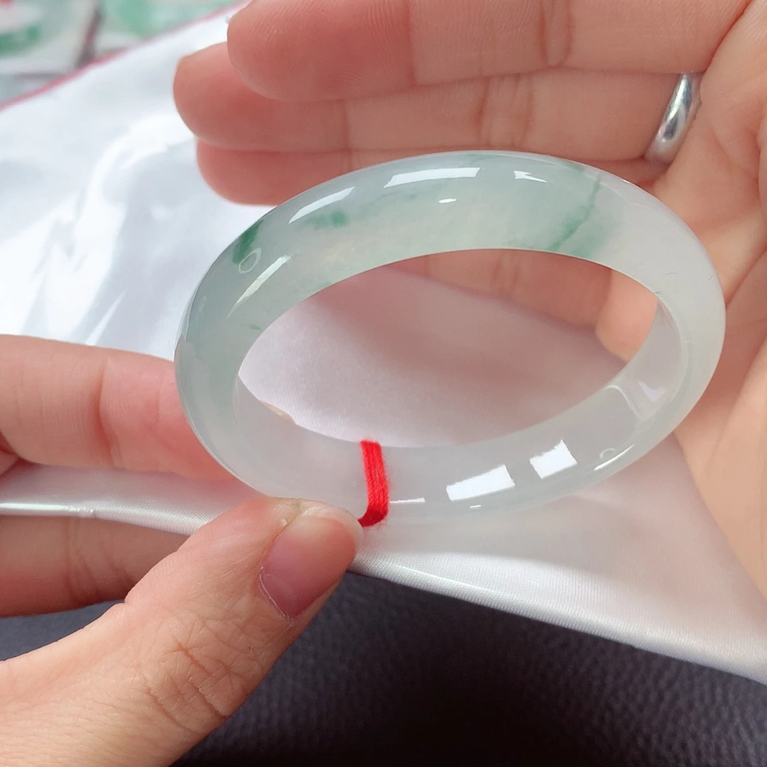 翡翠手镯（贵妃镯）未镶嵌