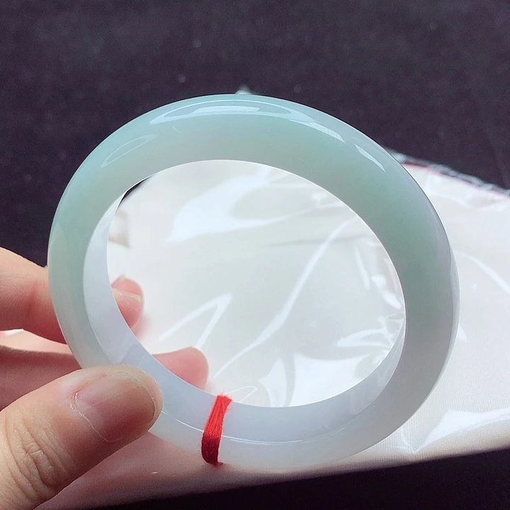 翡翠手镯未镶嵌59圈