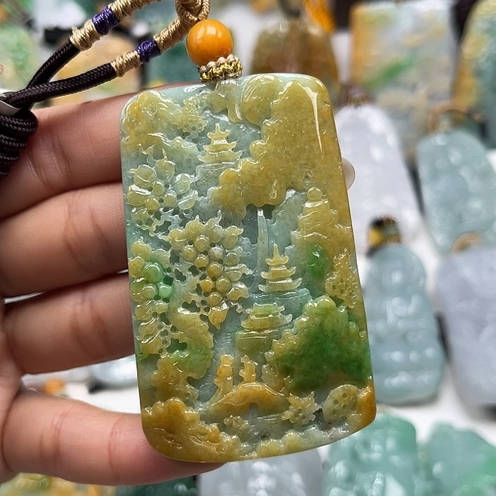 翡翠未镶嵌颈饰山水牌