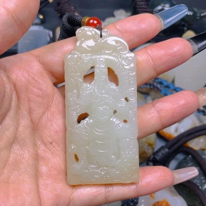 和田玉挂件未镶嵌?