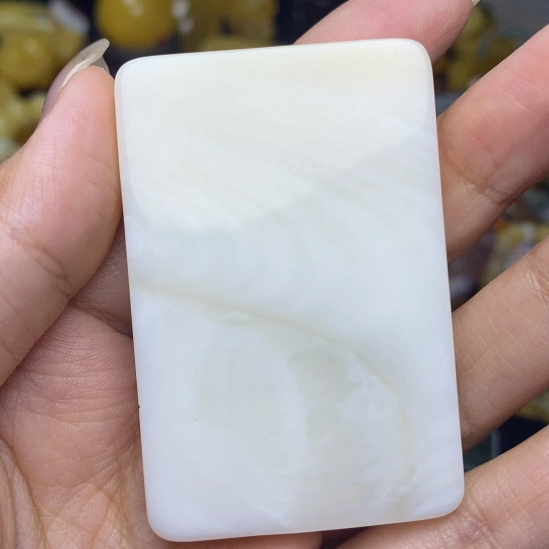 未镶嵌琥珀珠宝奇石