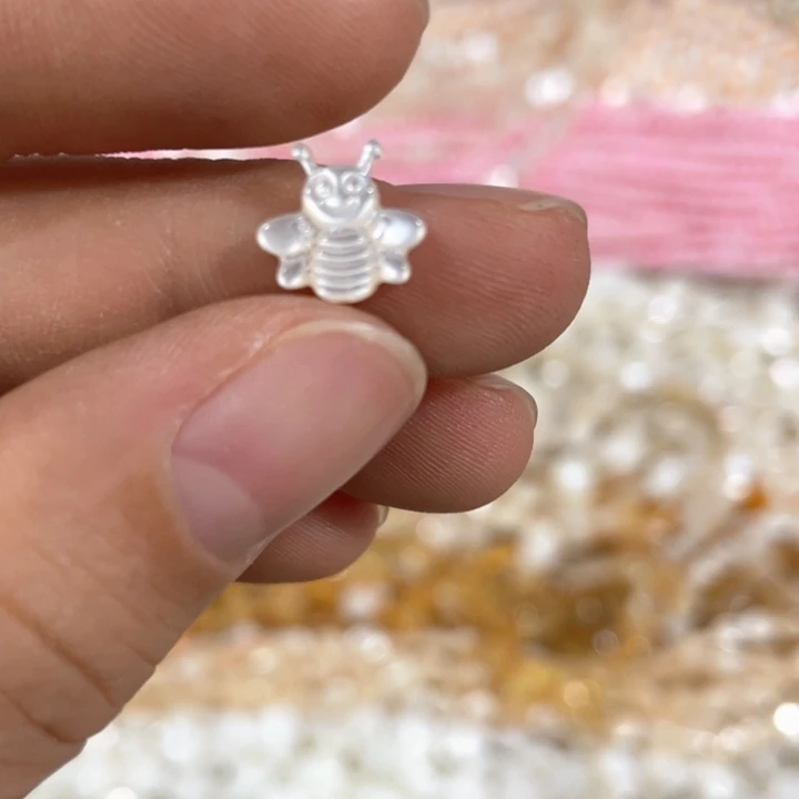 贝壳非金属一颗珍珠贝小蜜蜂