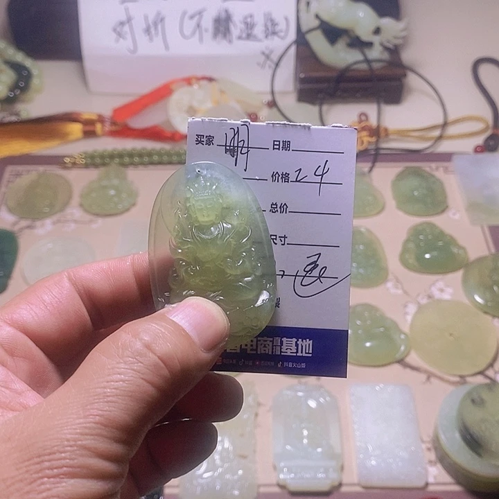 蛇纹石玉颈饰合金阿*
