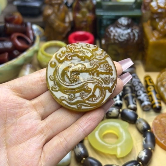 蛇纹石玉未镶嵌颈饰
