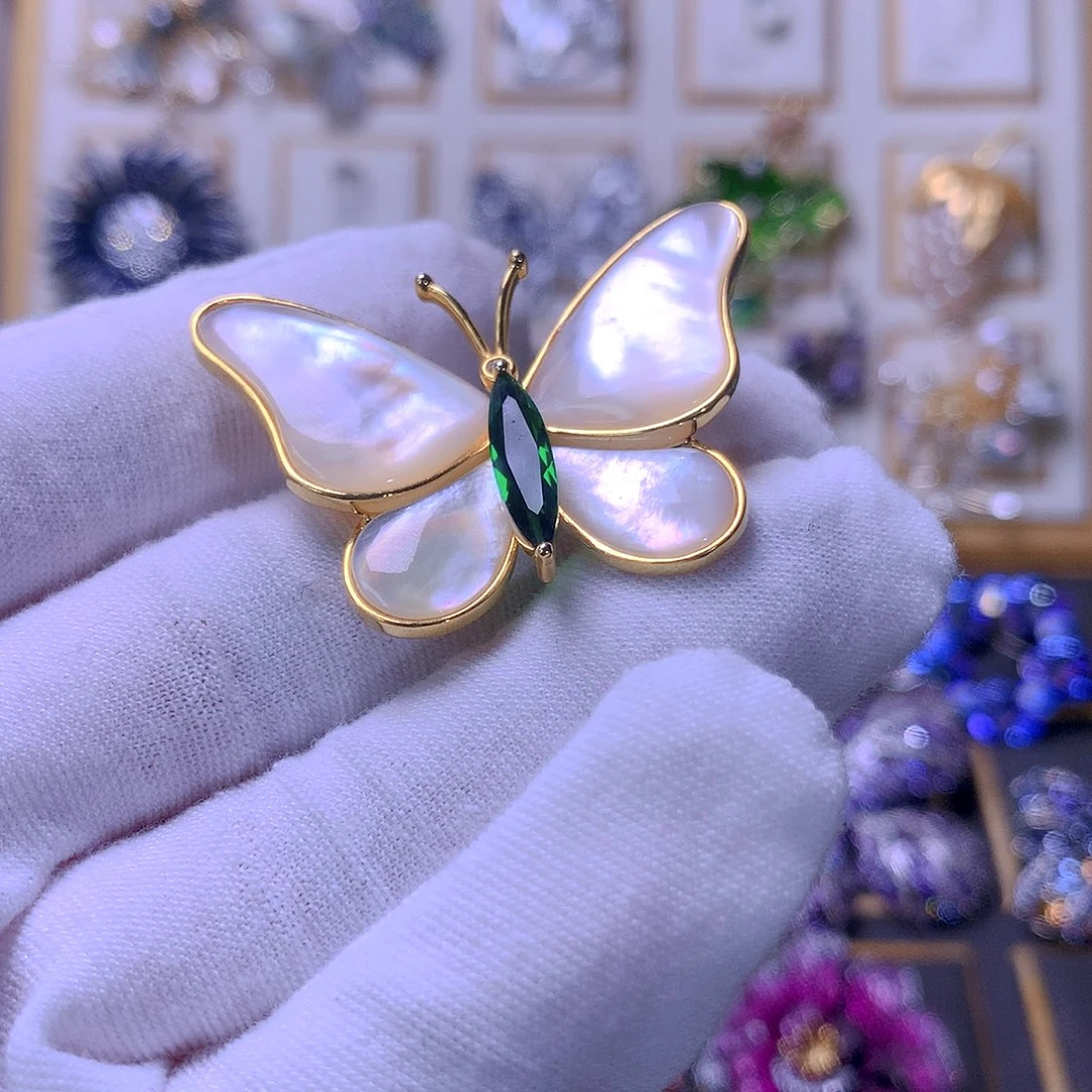 仿水晶铜合金胸针胸花