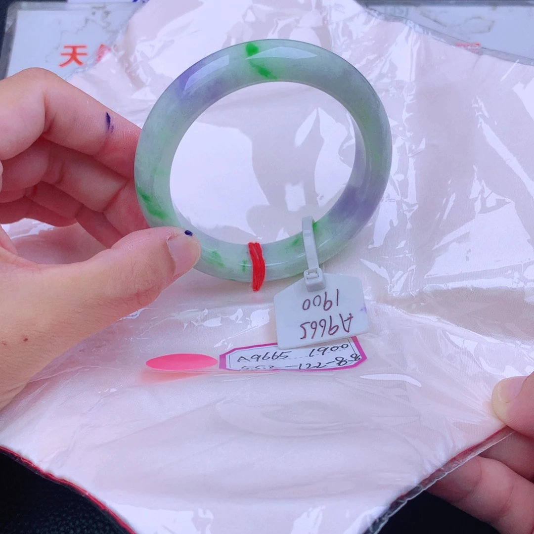 翡翠手镯未镶嵌翡翠