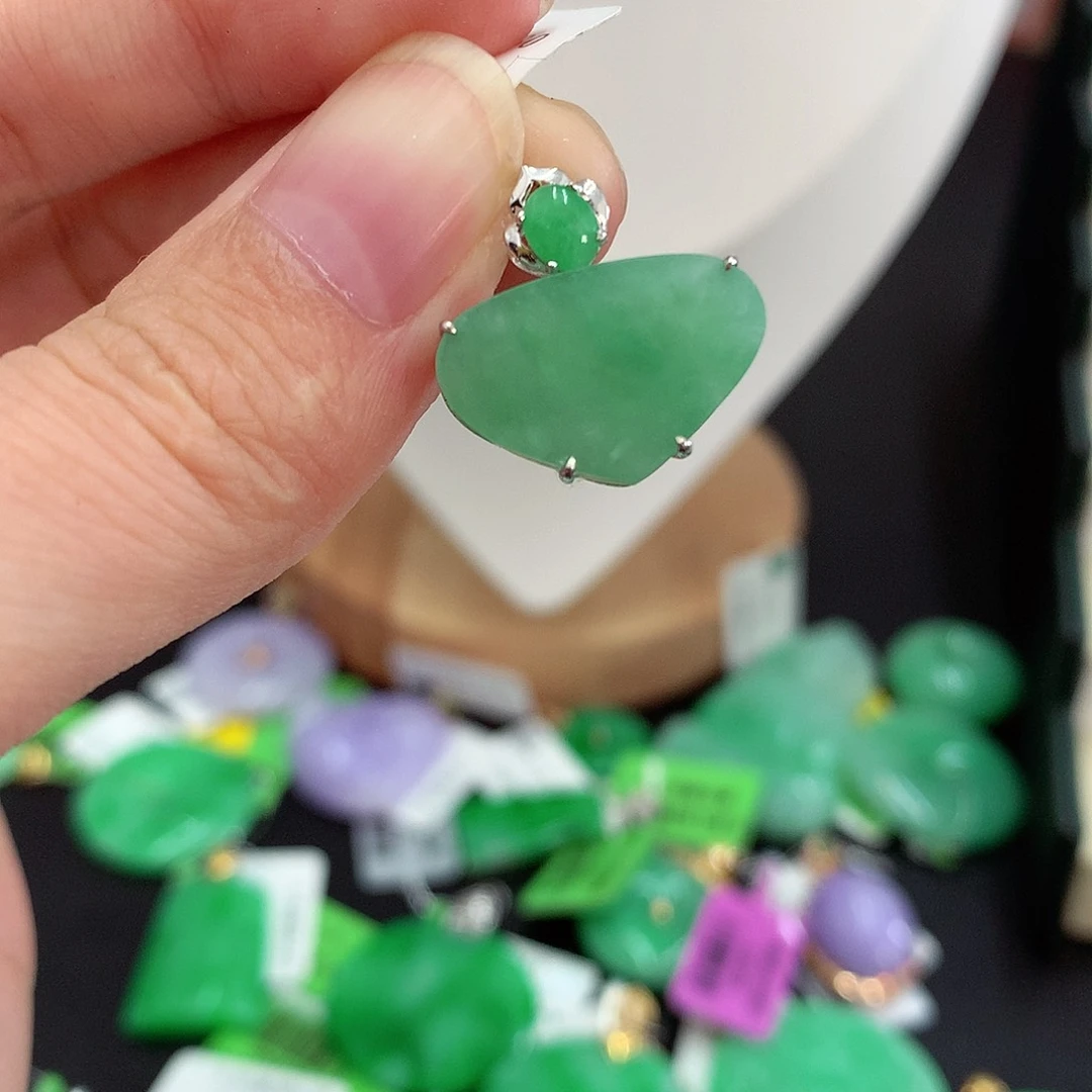 翡翠18K金镶嵌吊坠(不含链)