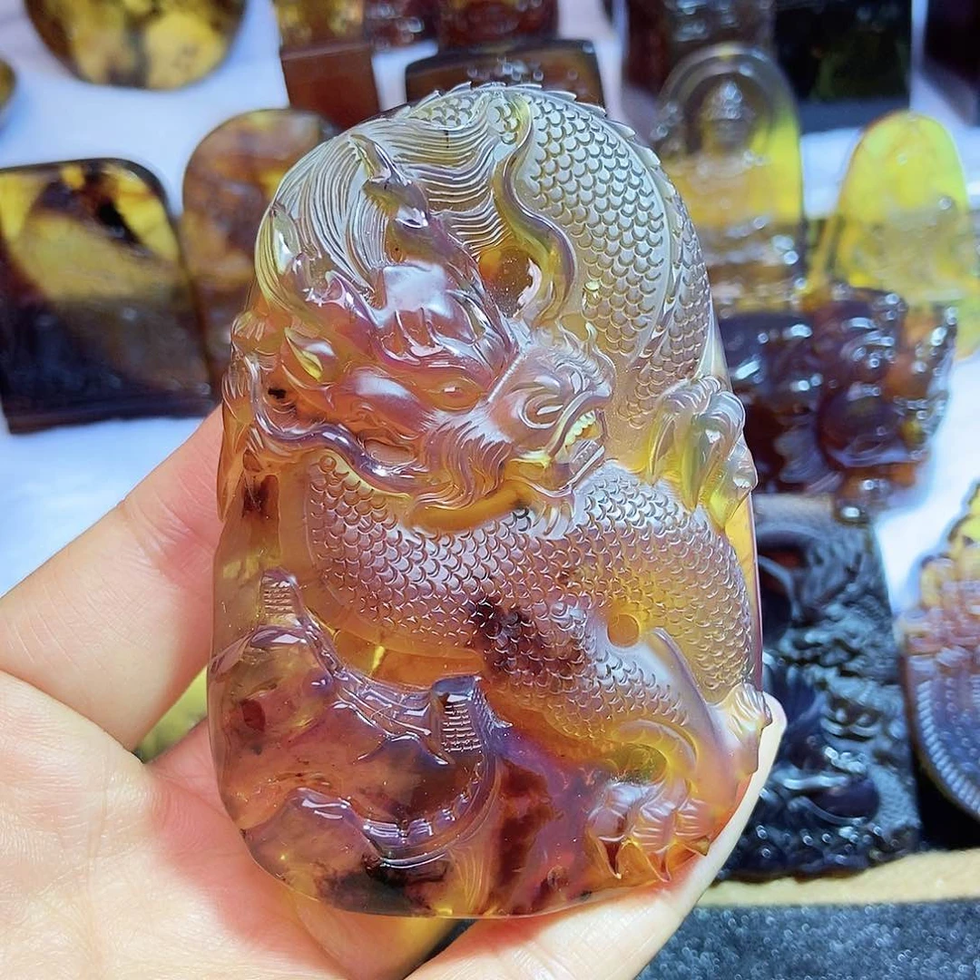 琥珀颈饰未镶嵌龙牌