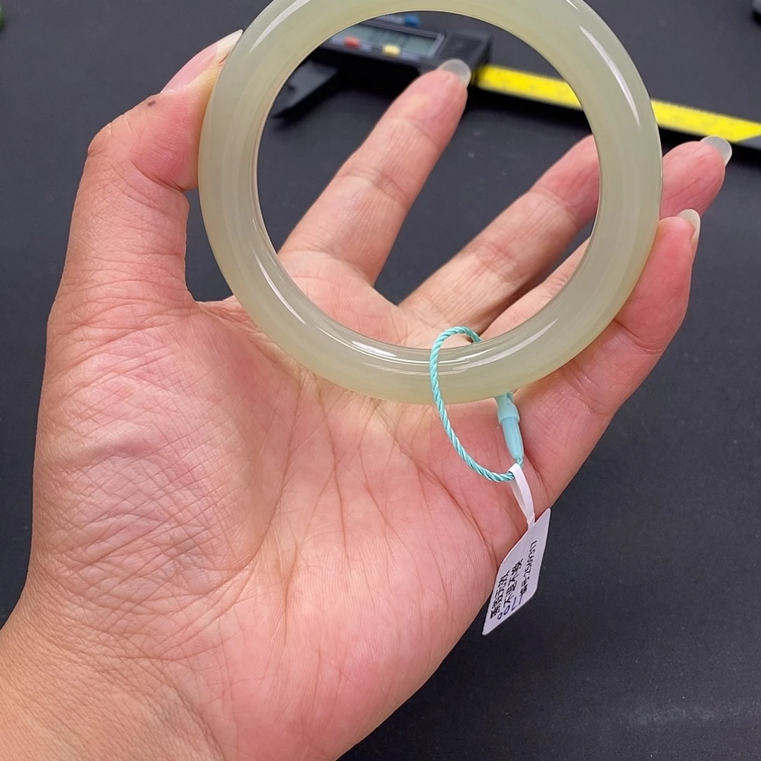 和田玉未镶嵌珠宝奇石和田玉手镯56,57