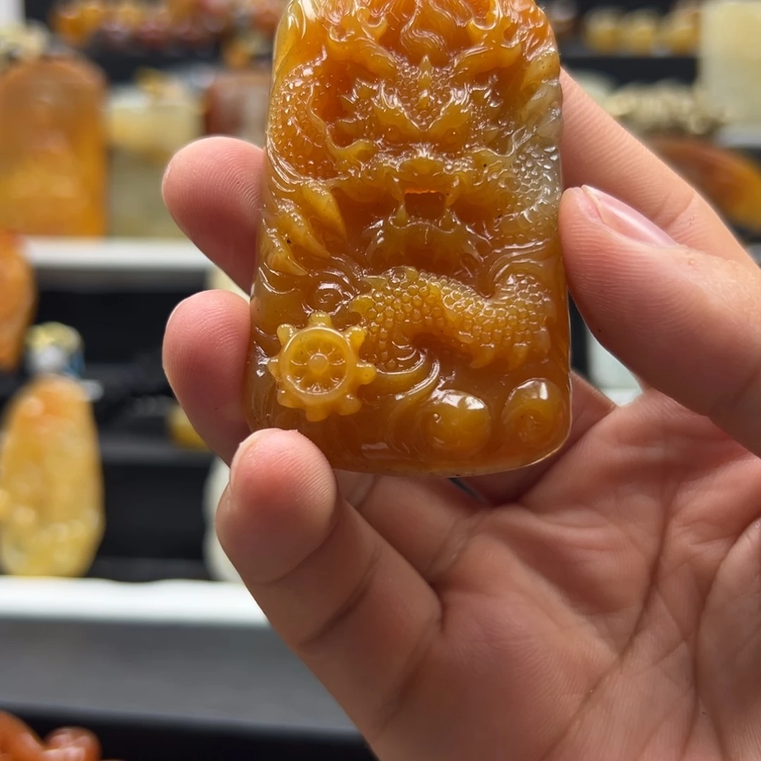 未镶嵌石英质玉（黄龙玉）多样性发货，发其一