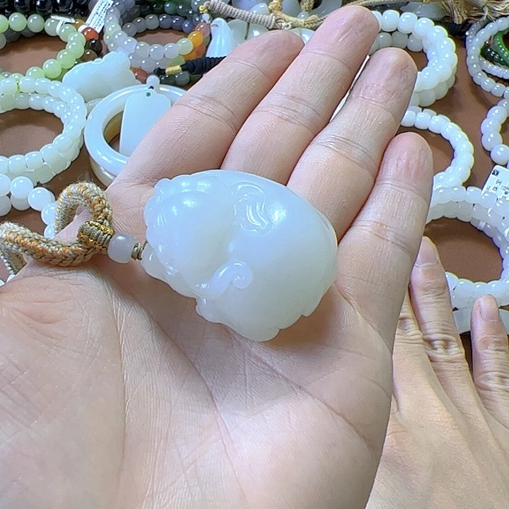 叫***爷和田玉未镶嵌吊坠(赠链)