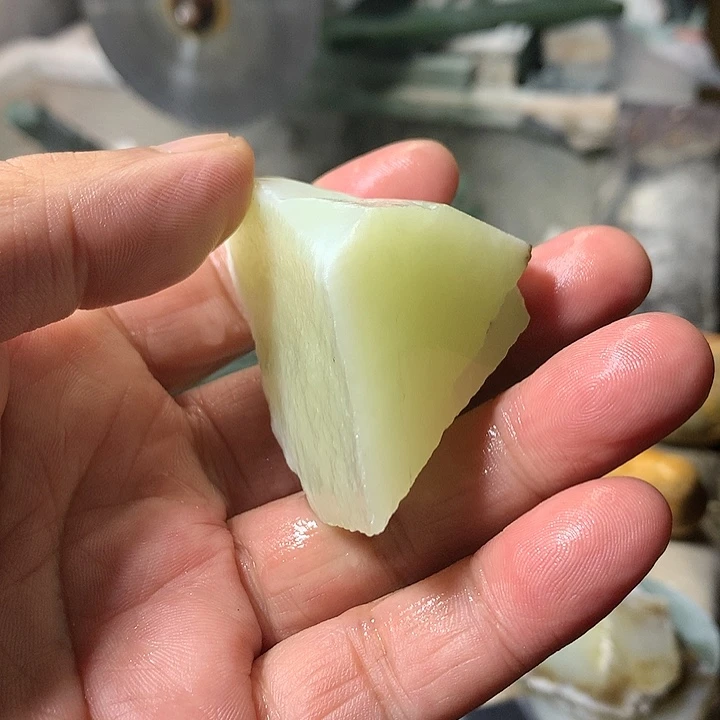 颈饰未镶嵌和田玉（糖玉）