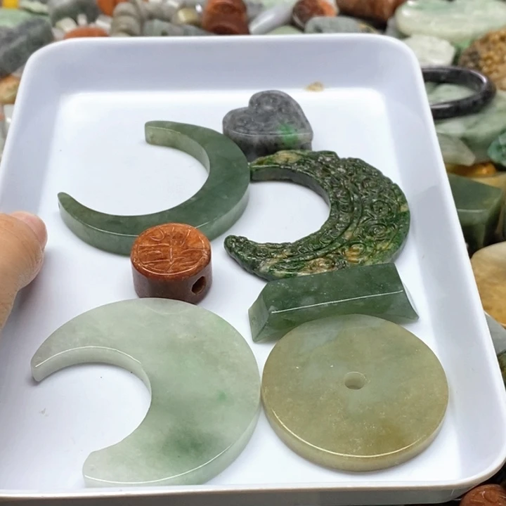 沧***海翡翠未镶嵌颈饰天然翡翠