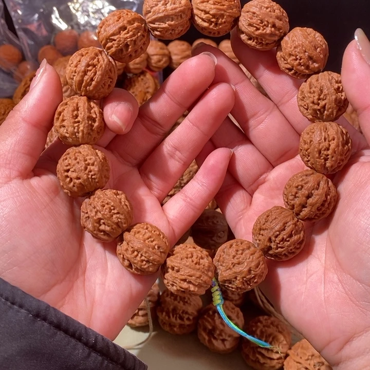 文玩核桃手串……32