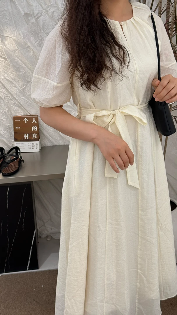 法式优雅U领压褶泡泡袖收腰夏季女性连衣裙