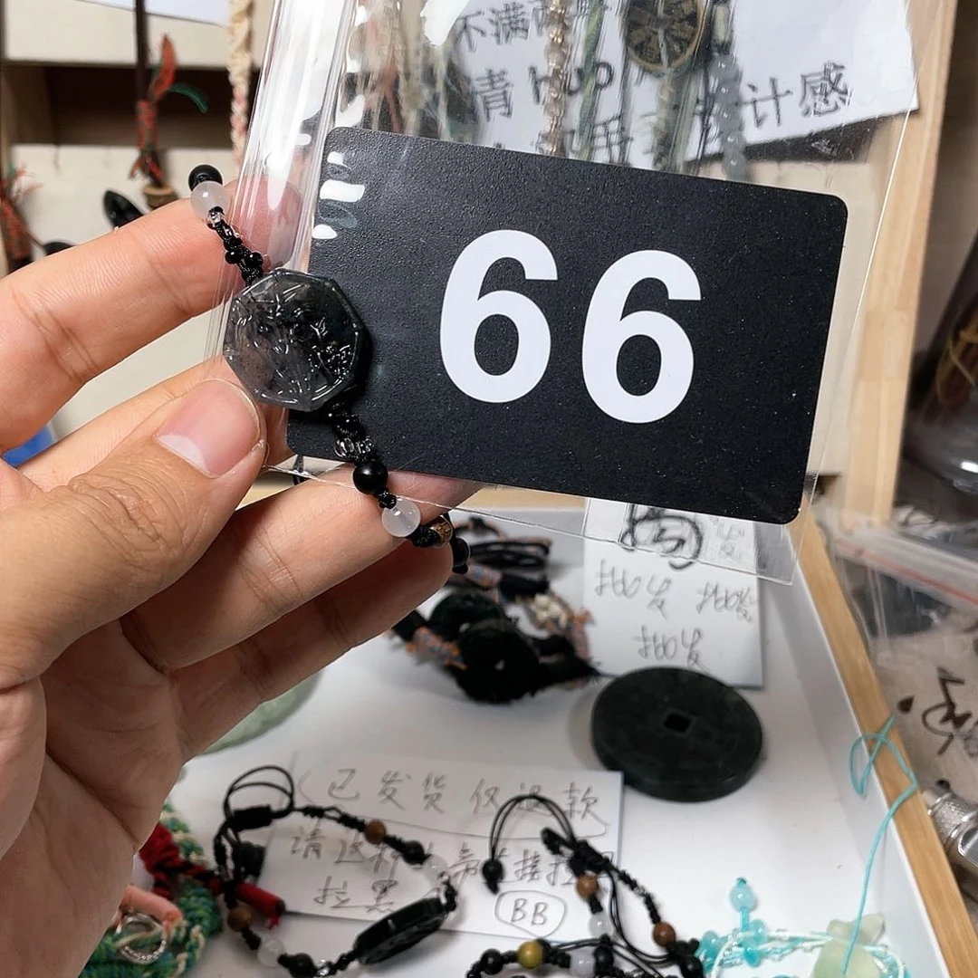蛇纹石玉颈饰合金