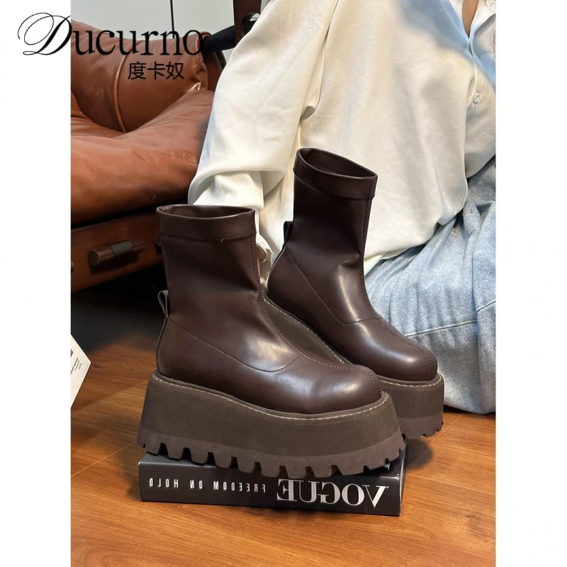 松糕厚底马丁靴女2025秋季新款小个子增高弹力靴超高跟瘦瘦短靴子