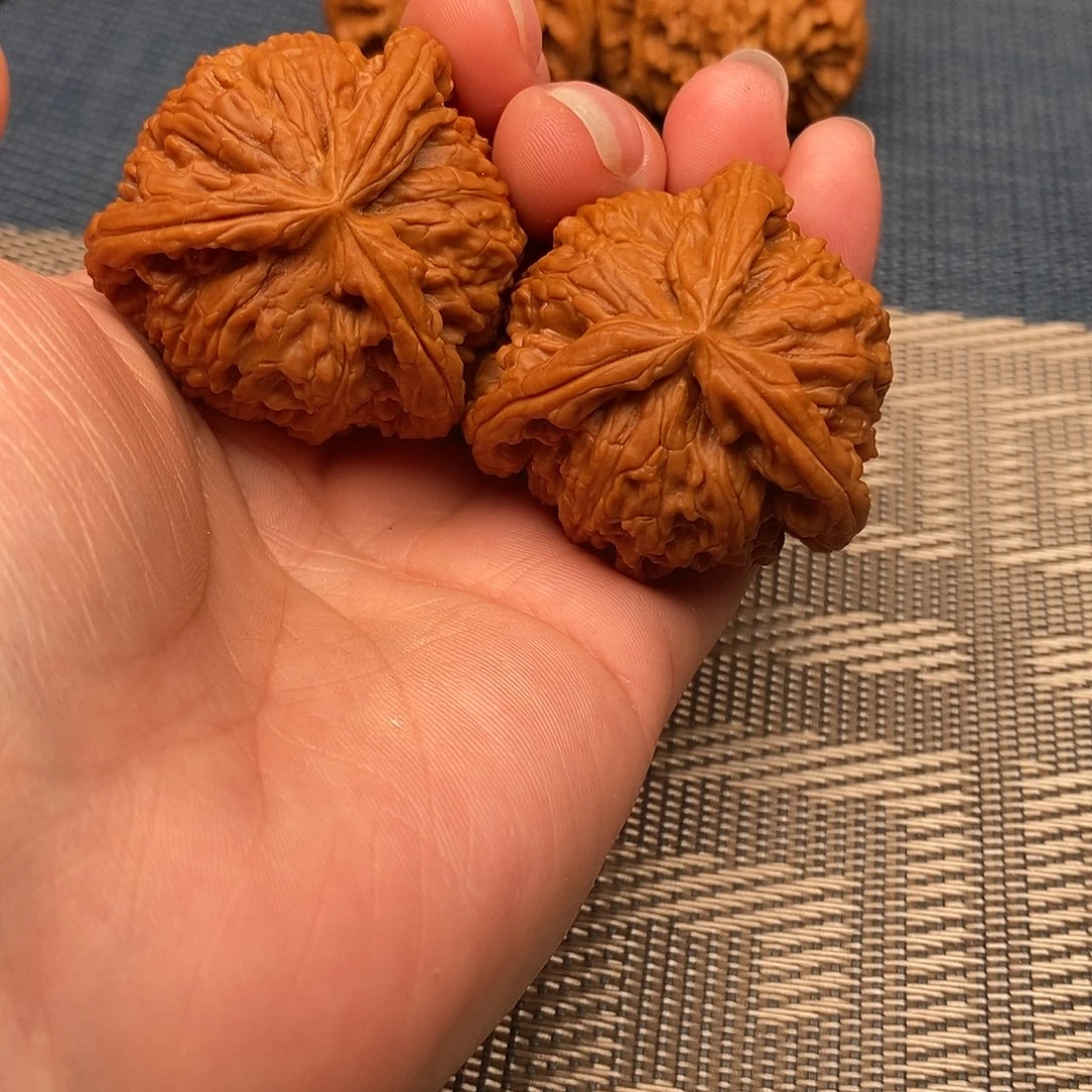 ****༊文玩核桃吊坠三棱