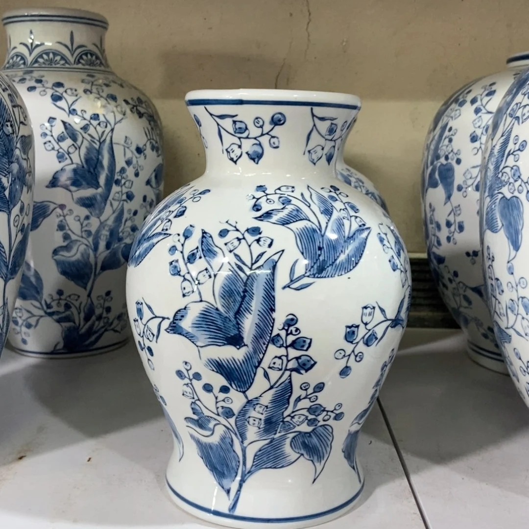 摆件花瓶手绘釉下彩