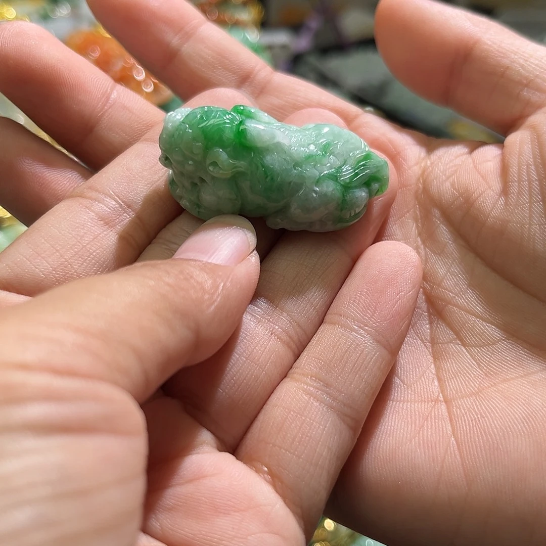 翡翠未镶嵌颈饰待编织