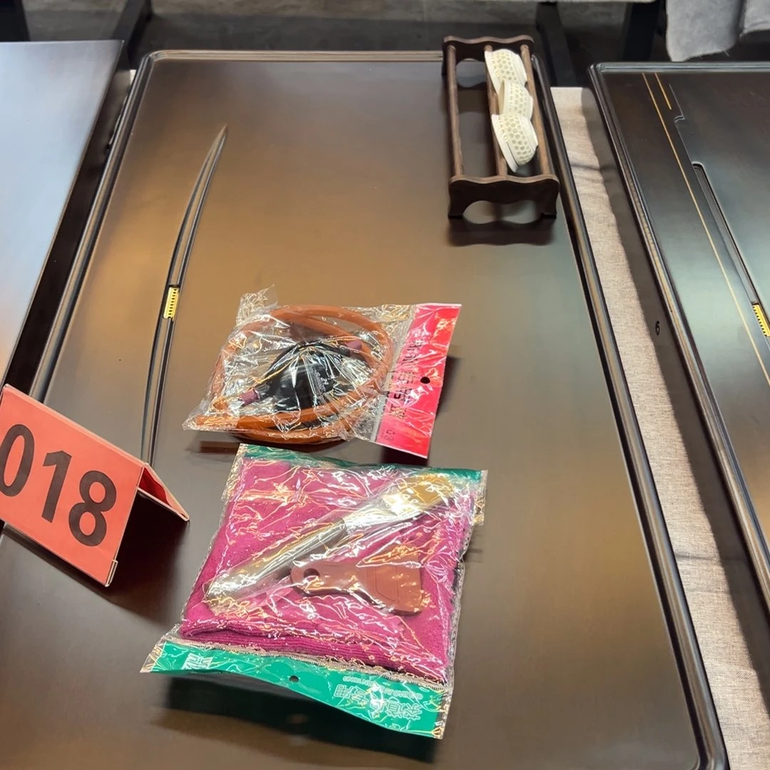 关山月 檀木 90.45 三条杯架一个