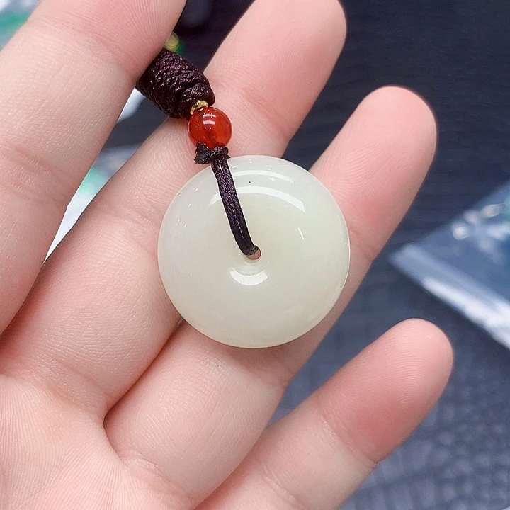 翡翠手镯未镶嵌吊坠