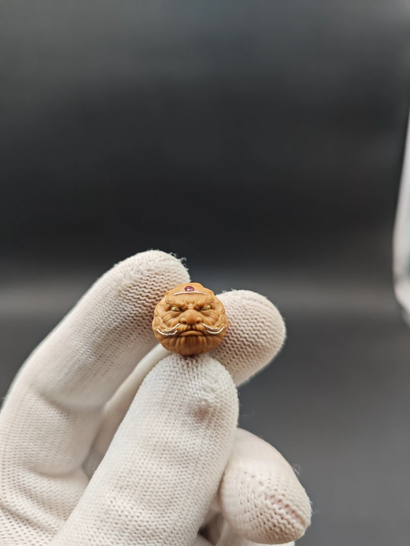 猴头雕刻镶嵌单颗钟馗