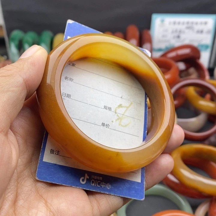 未镶嵌手镯石英质玉
