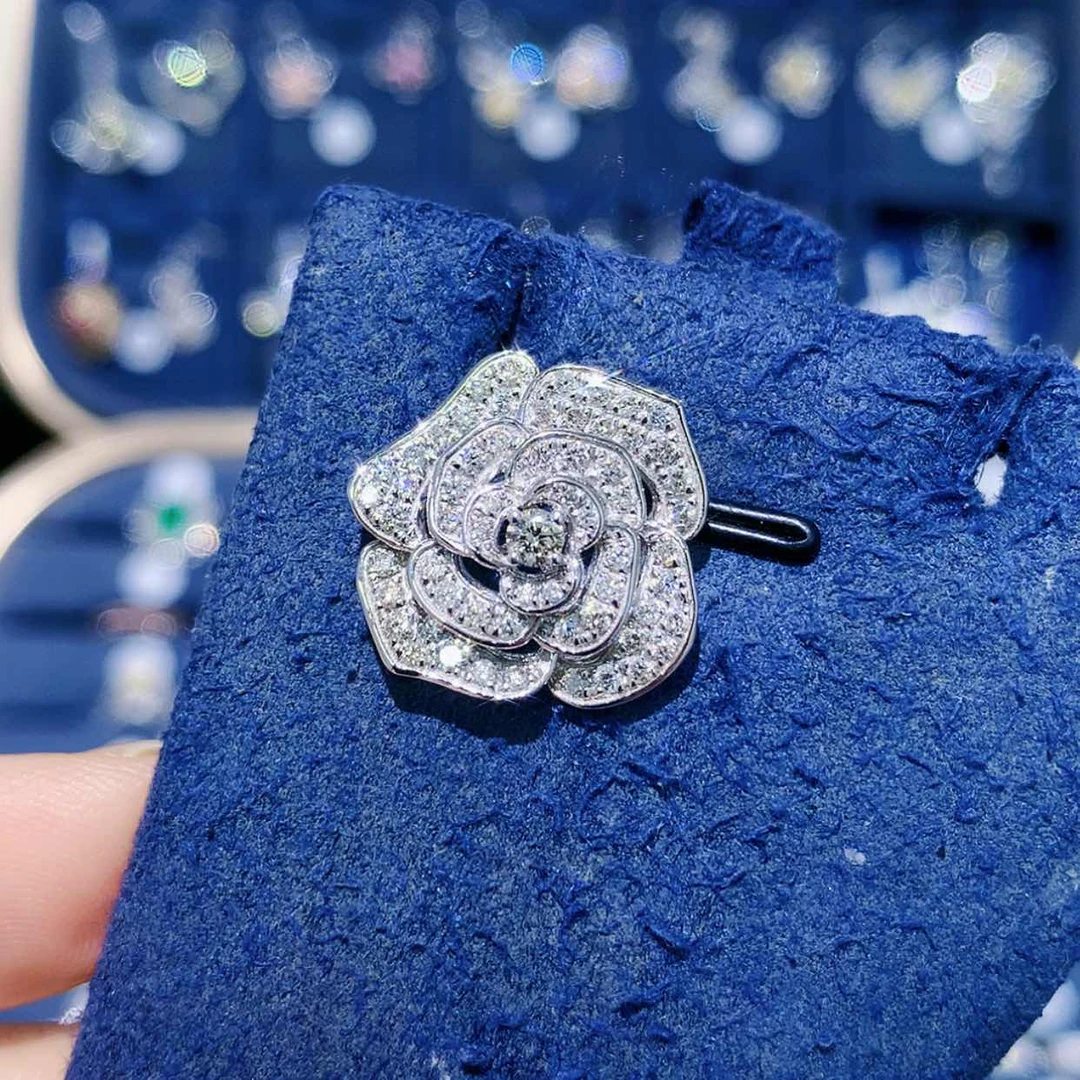 【闪购商品】吊坠(不含链)铂Pt900镶嵌钻石1克拉山茶花吊坠