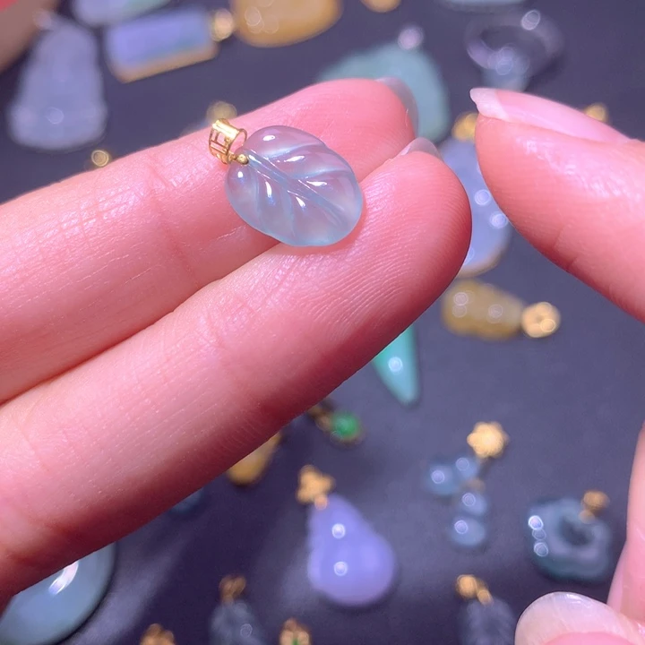 颈饰18K金镶嵌翡翠翡翠