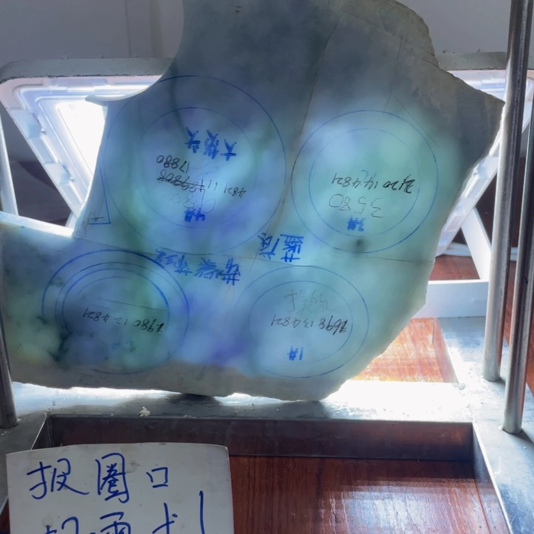 【闪购商品】定制翡翠贵妃未镶嵌小*?