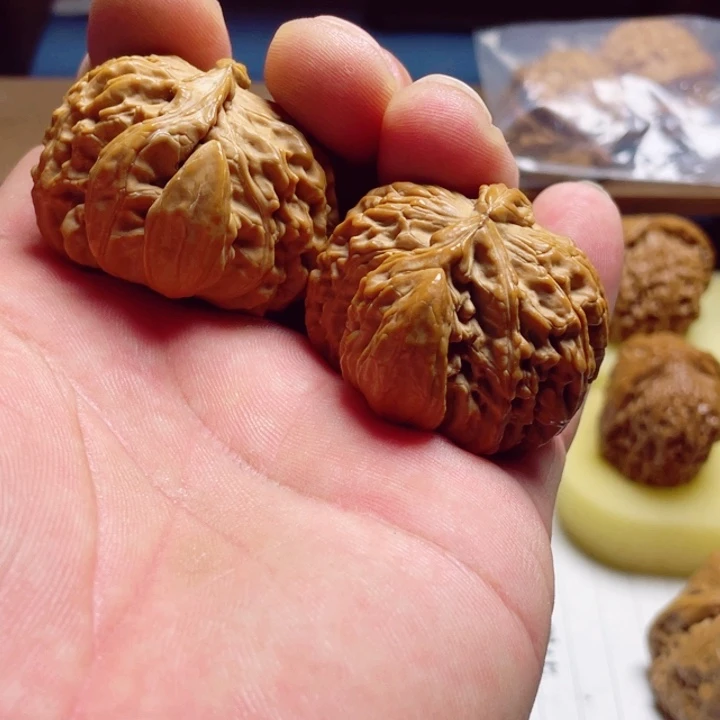 文玩核桃吊坠犀牛角