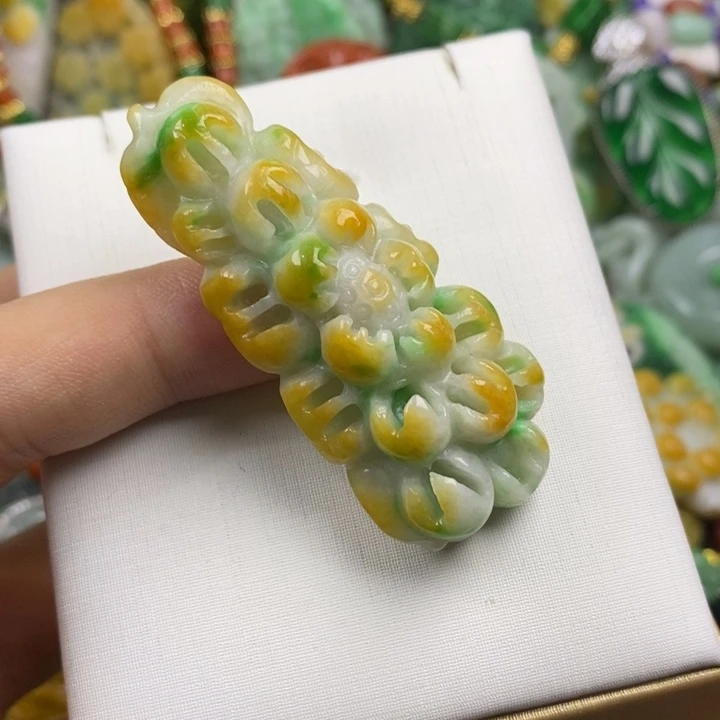 翡翠未镶嵌吊坠(赠链)