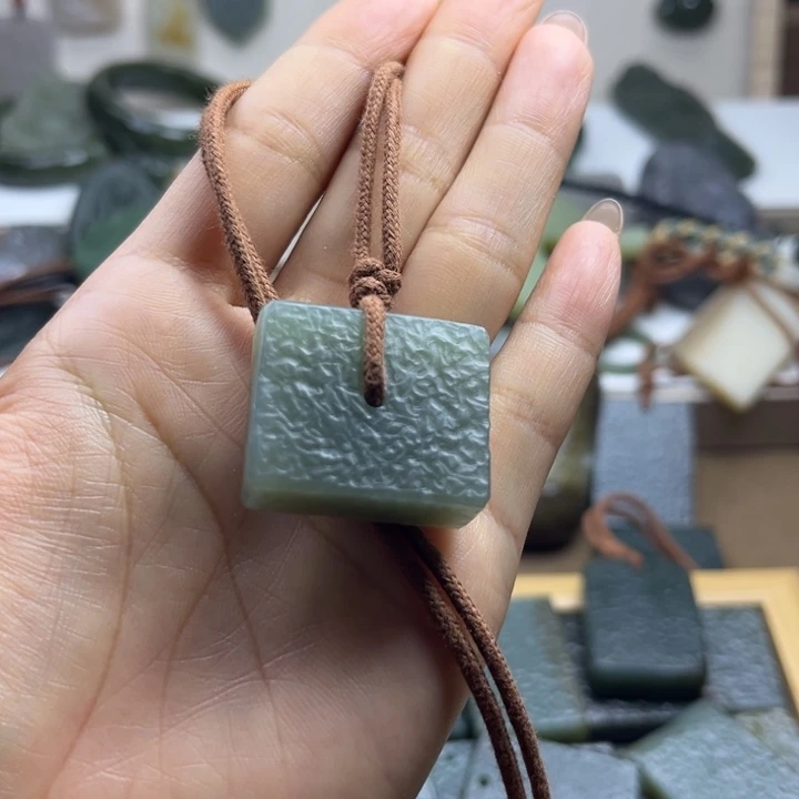 和田玉（糖玉）未镶嵌颈饰