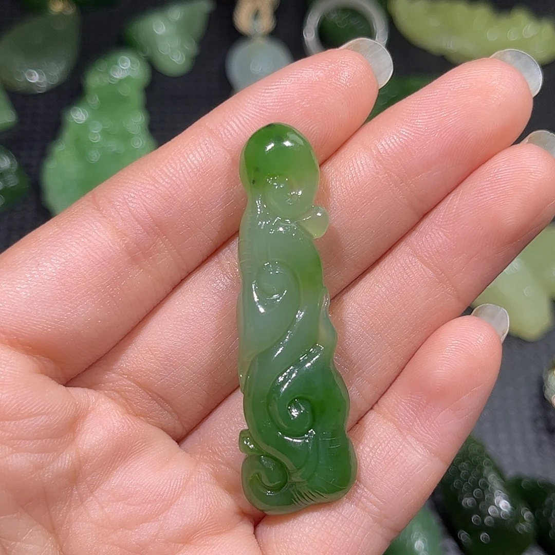 梅***萍和田玉未镶嵌颈饰