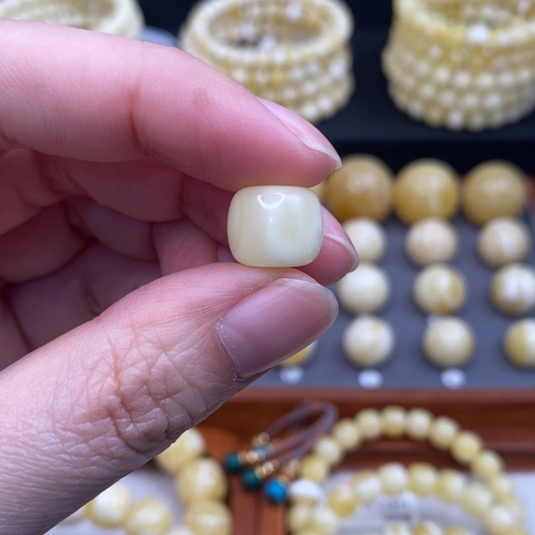 蜜蜡未镶嵌珠宝奇石12.1*10