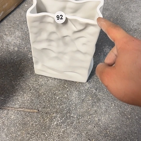 瓶朱*儿瑕疵20厘米方白盒子92号